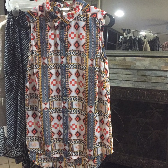 H&M Tops - H&M size 4 top hi/low blouse good condition